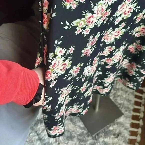 NWT Size M Flower dress with Pockets by Nine Britton - Picture 3 of 6